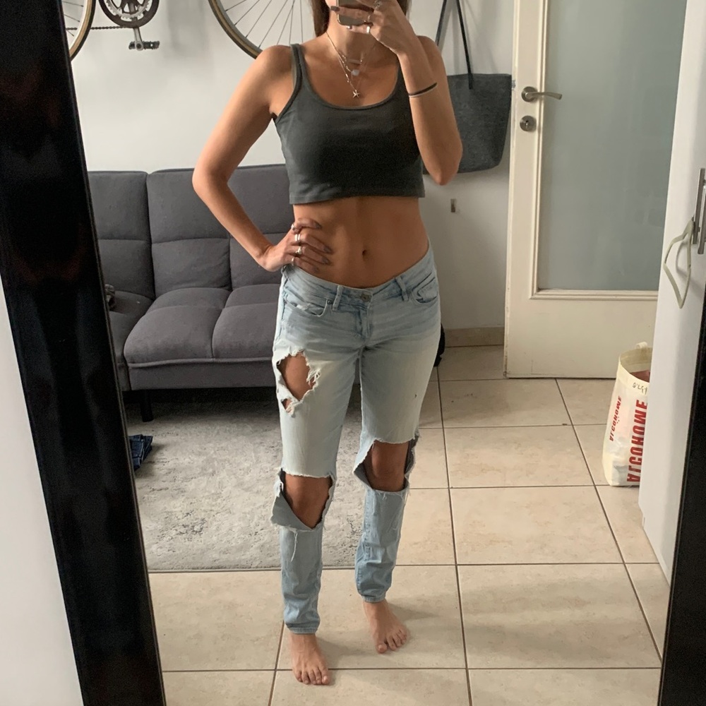 Abercrombie & Fitch 2R w26 l31. Low rise worn skinny jeans Light blue distressed